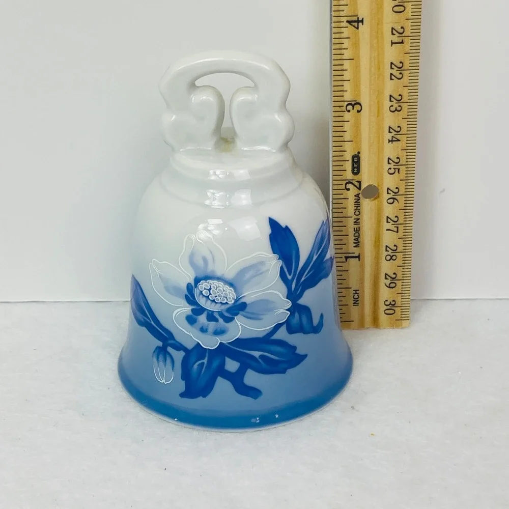 Bing & Grondahl Danbury Mint Blue White Floral Porcelain Bell Denmark 2172 4in
